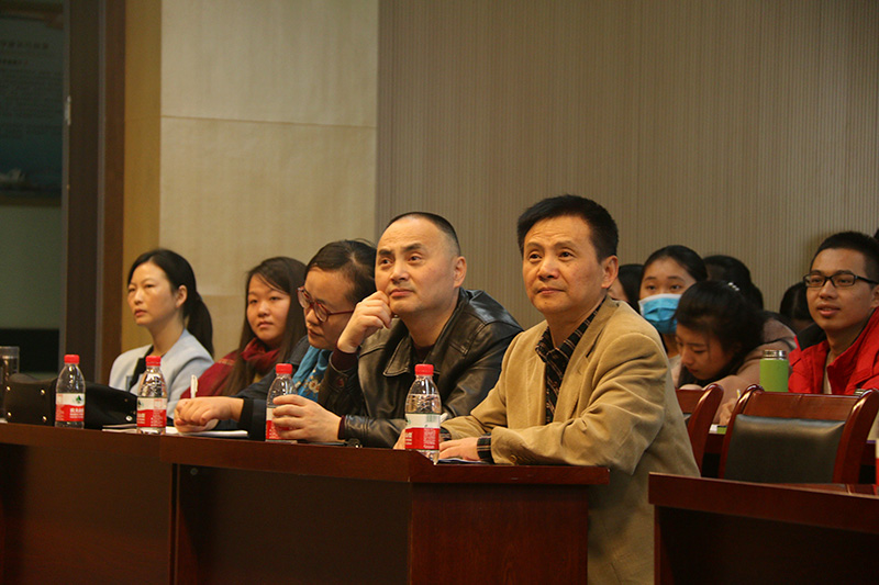 学院领导和专业教师们聆听讲座.JPG