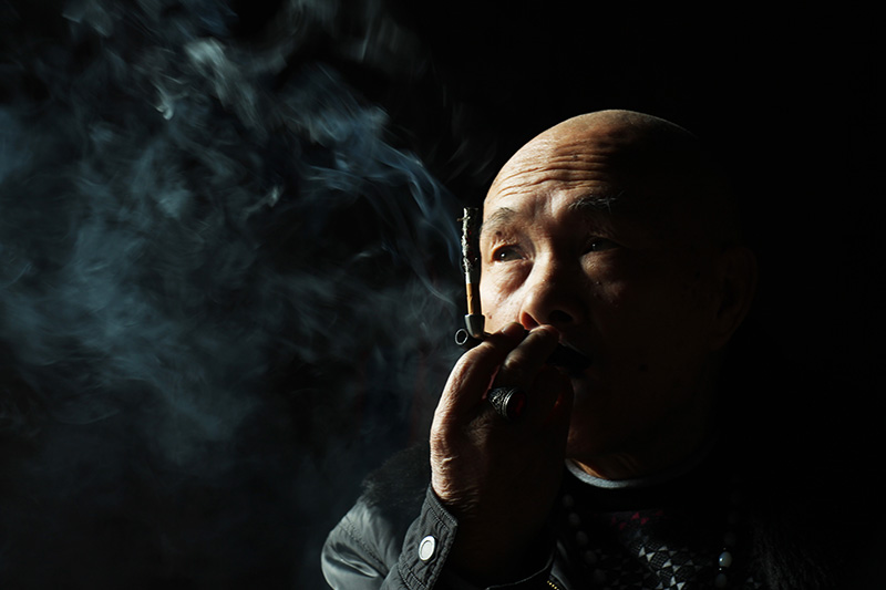 茶馆艺人--王娅(摄影)--指导老师:朱晓安.jpg
