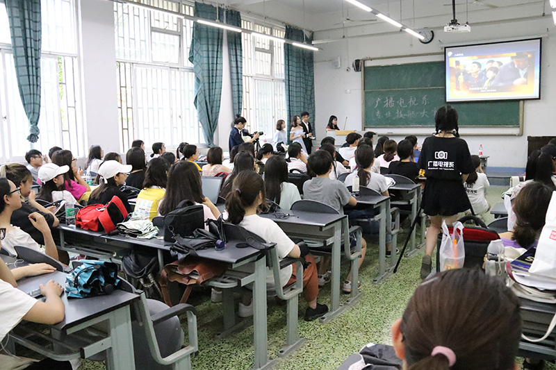 2.比赛现场.jpg