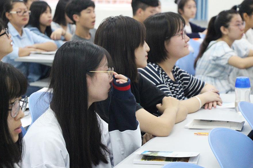 6.见面会现场2.jpg