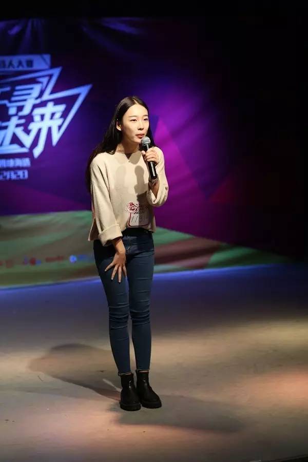 2选手台上表现.jpg