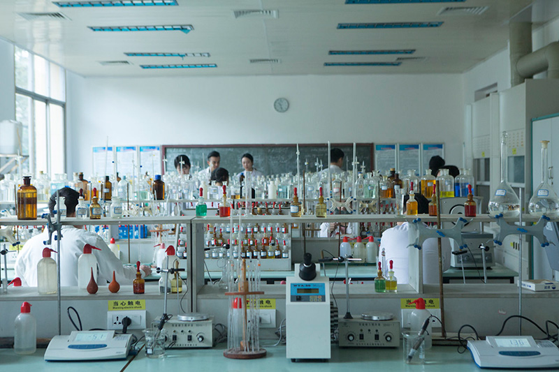 8.传艺院表演专业同学与主演合作演出.jpg