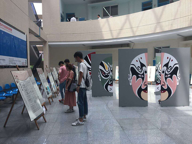1.宣传展板区.jpg