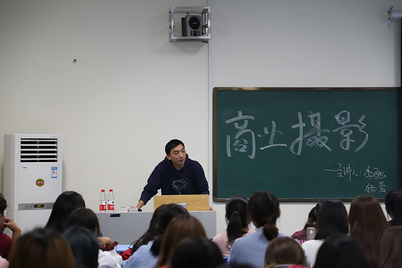 讲座现场2.jpg