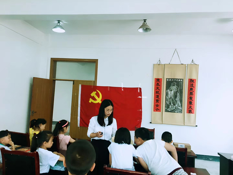 11.带领孩子们诵读经典.jpg