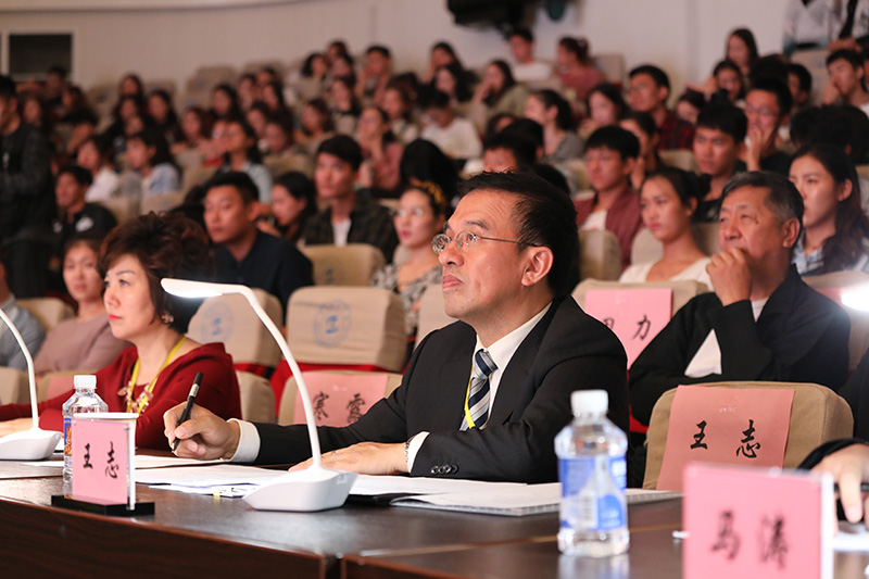 3.评审嘉宾.JPG