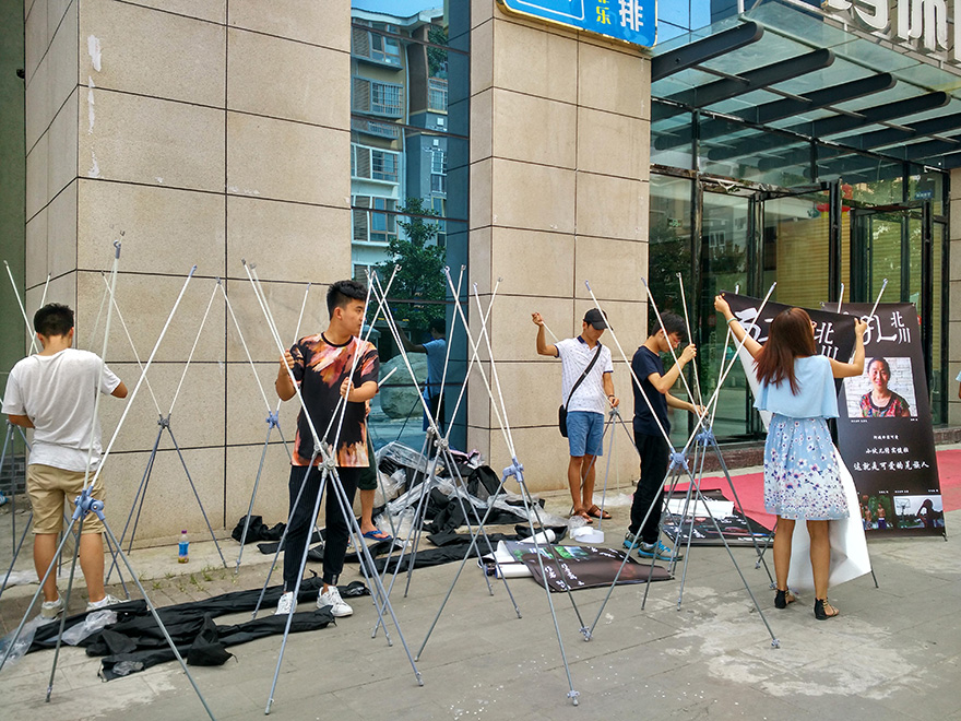 布展准备.jpg