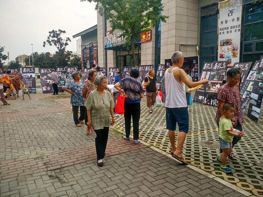 摄影展现场.jpg
