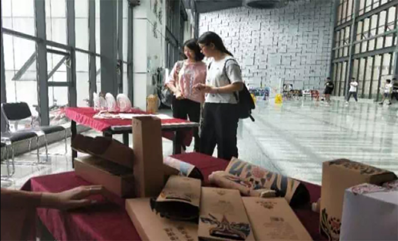 4.非遗实物展品区.jpg